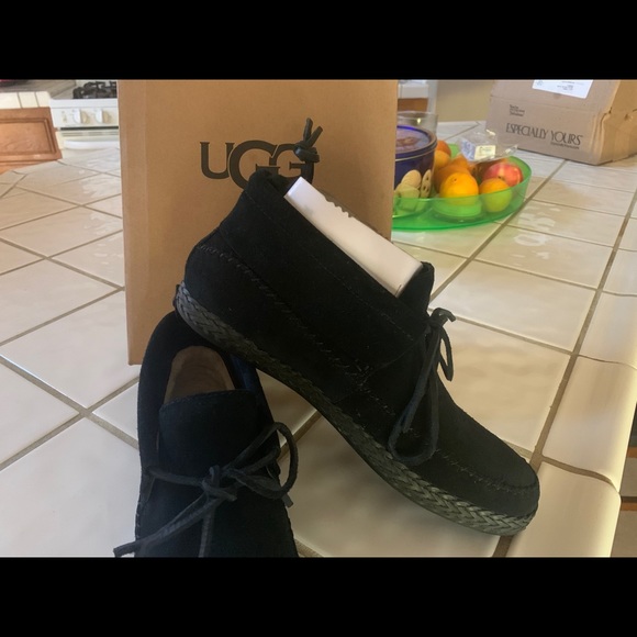 New Black Unisex UGG Mules - Picture 2 of 5